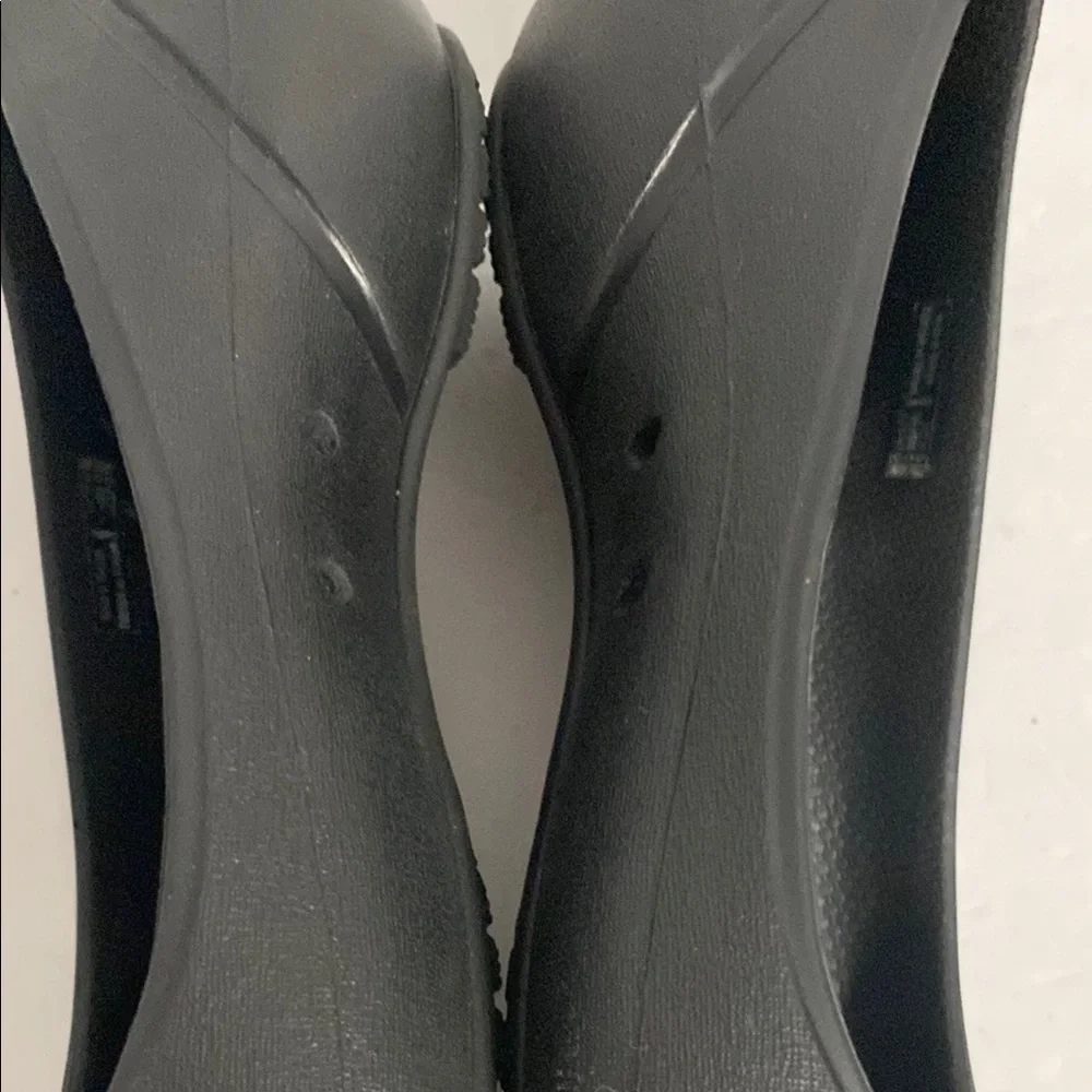 Crocs 7 Women's Black Cap Toe Slip On Flat Heel Casual Ballet Shoes